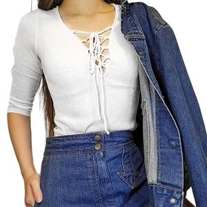 WHITE RIBBED FRONT LACE UP 3/4 SLEEVE SHIRT